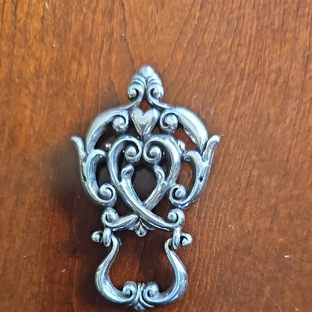 🔥🔥💕Brighton Brooch And Eyeglass Holder